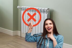 termosifone con segno x rosso sopra e donna sorpresa che lo indica
