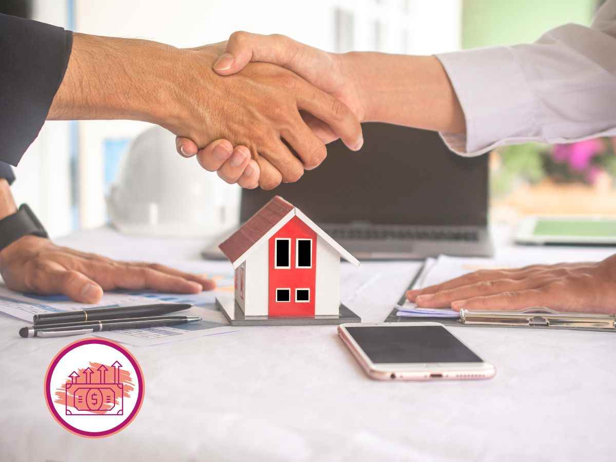 persone che si stringono la mano dopo aver venduto una casa
