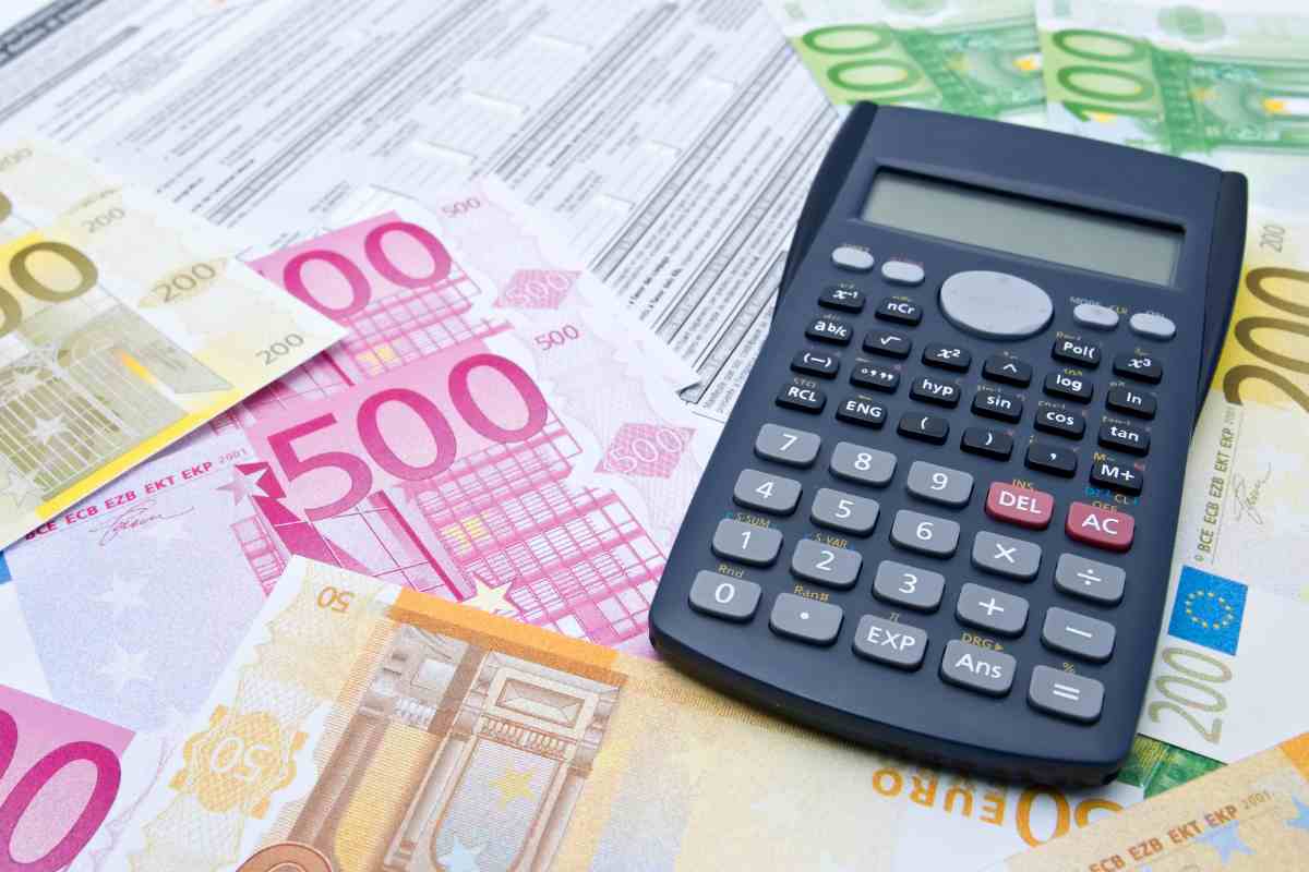 calcolatrice documenti e soldi in contanti